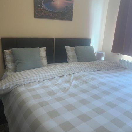 דירות Nevendon Basildon Essex Modern 3 Bed House For 7 Guests Free Parking And Wifi מראה חיצוני תמונה